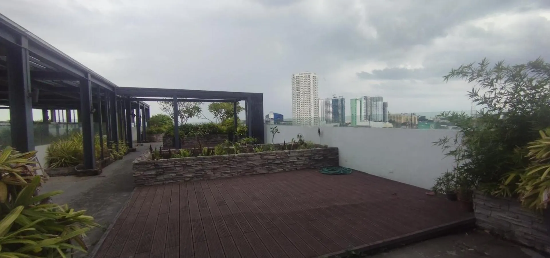 Airy Studio Condo At Mesatierra Garden Residences Davao Philippines